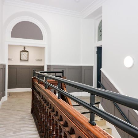 The Court Room At The Institute Executive Apartments Keith Bagian luar foto